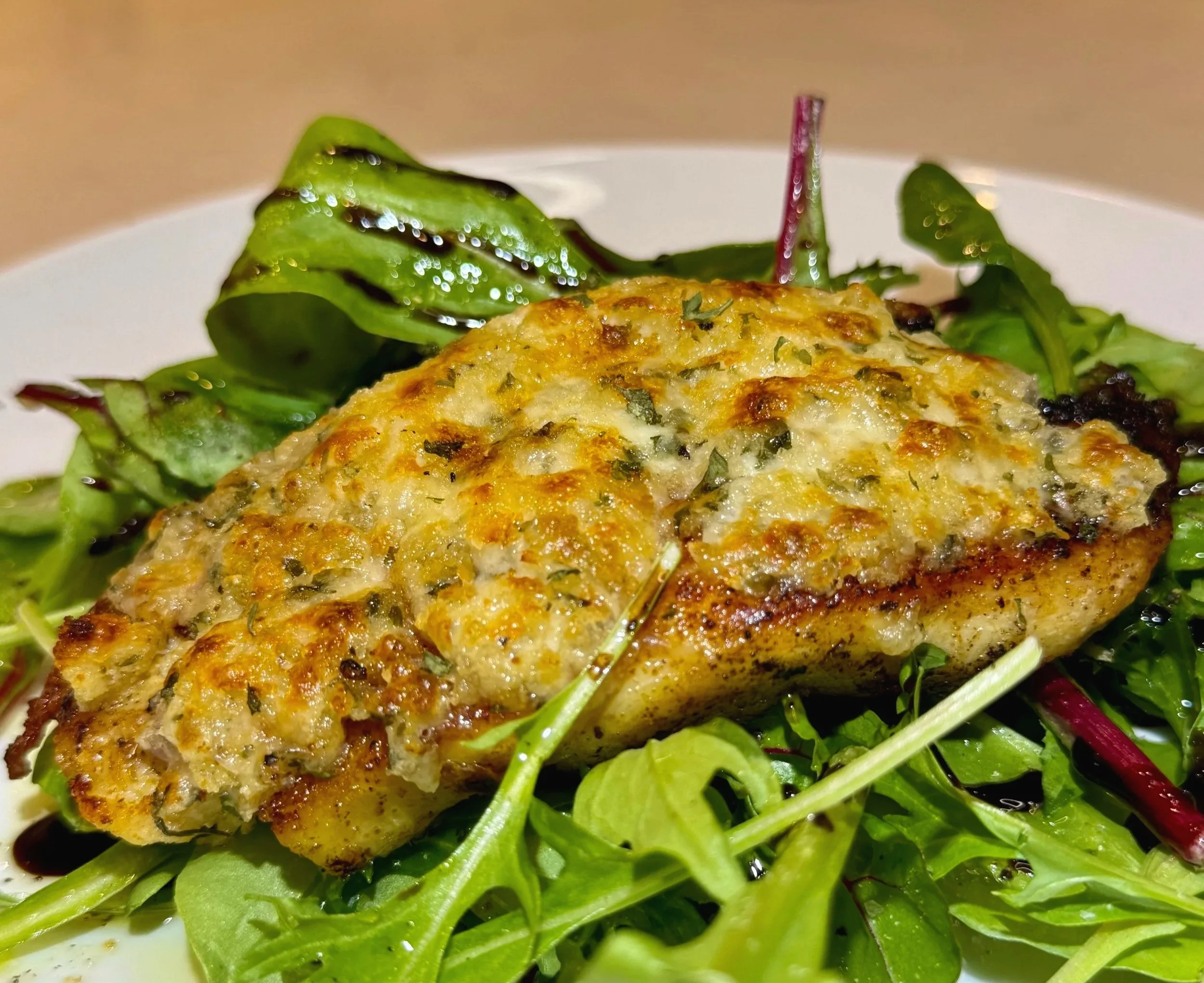  Juicy chicken topped with a creamy, cheesy Parmesan crust—this LongHorn-style Parmesan-Crusted Chicken tastes just like the steakhouse favorite, but better. No marinara, no frying, and ready in under 30 minutes. Perfect easy dinner recipe. 
