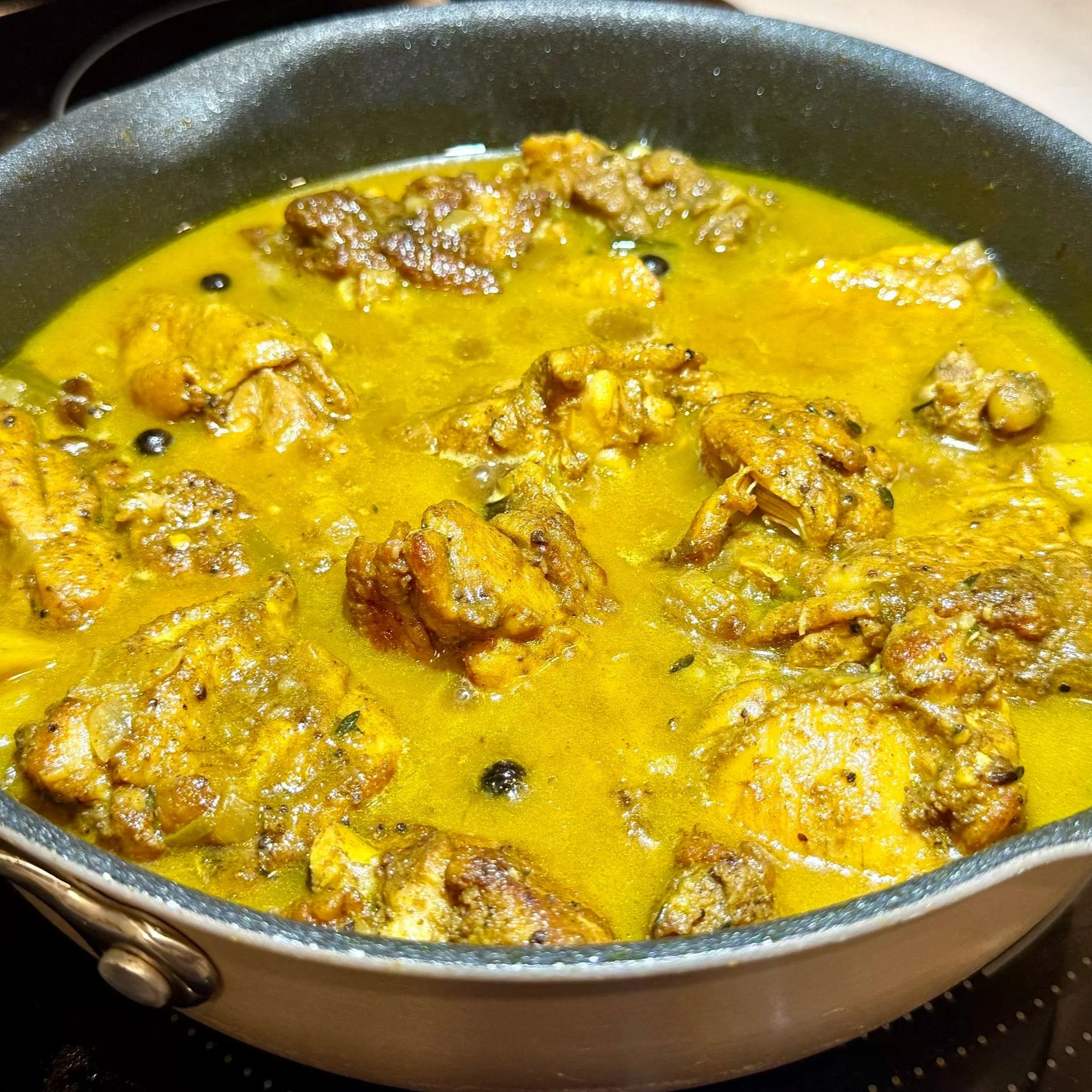  The finished curry — tender chicken, rich gravy, and that unmistakable Jamaican aroma. 